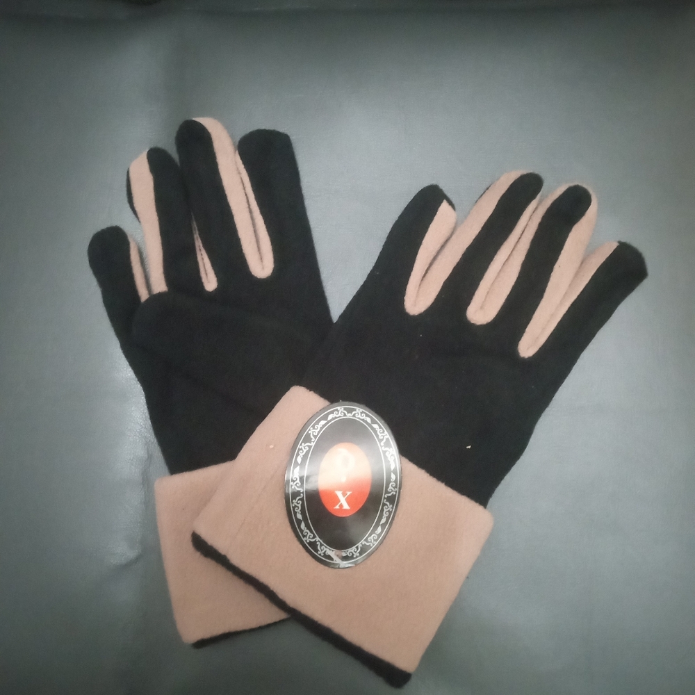 X.Q Black and Tan Gloves